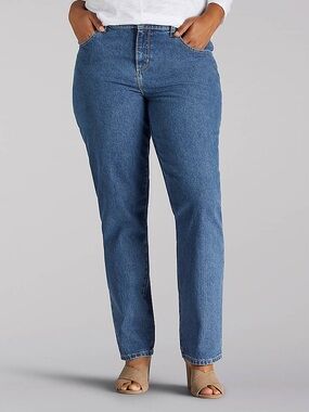 Lee Women’s relaxed fit straight leg mid rise jeans size 16 short